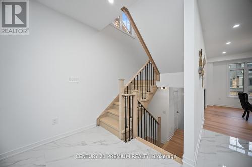 16 Calloway Way, Whitby (Downtown Whitby), ON - Indoor Photo Showing Other Room