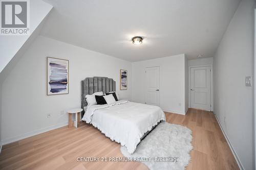 16 Calloway Way, Whitby (Downtown Whitby), ON - Indoor Photo Showing Bedroom