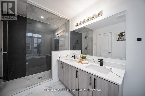 16 Calloway Way, Whitby (Downtown Whitby), ON - Indoor Photo Showing Bathroom