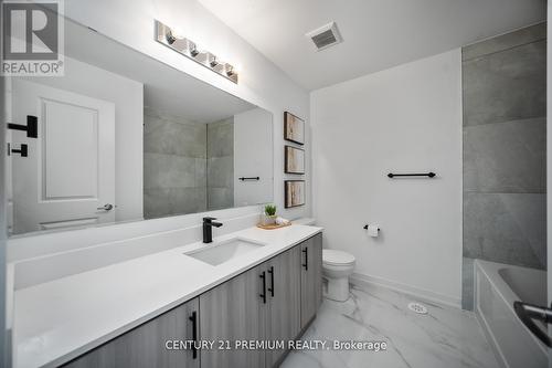 16 Calloway Way, Whitby (Downtown Whitby), ON - Indoor Photo Showing Bathroom