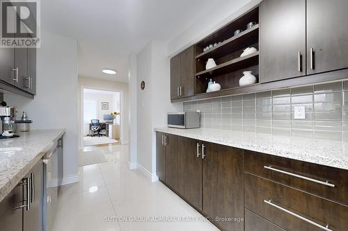 49 Goldbrook Crescent, Richmond Hill, ON - Indoor Photo Showing Kitchen