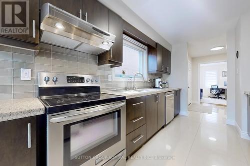 49 Goldbrook Crescent, Richmond Hill, ON - Indoor Photo Showing Kitchen