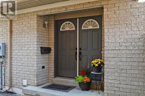 49 Goldbrook Crescent, Richmond Hill, ON - Outdoor With Exterior