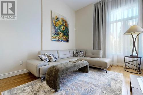 49 Goldbrook Crescent, Richmond Hill, ON - Indoor Photo Showing Living Room