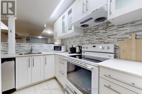 49 Goldbrook Crescent, Richmond Hill, ON - Indoor Photo Showing Kitchen