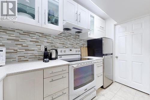 49 Goldbrook Crescent, Richmond Hill, ON - Indoor Photo Showing Kitchen