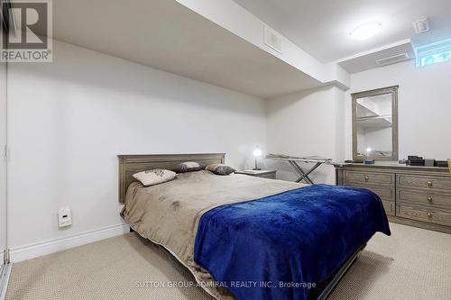 49 Goldbrook Crescent, Richmond Hill, ON - Indoor Photo Showing Bedroom