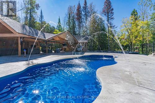 2642 5Th Line, Innisfil, ON - Outdoor With In Ground Pool