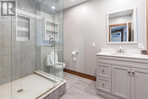 2642 5Th Line, Innisfil, ON - Indoor Photo Showing Bathroom