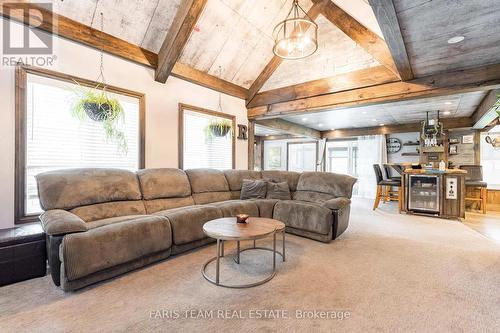 2642 5Th Line, Innisfil, ON - Indoor Photo Showing Living Room