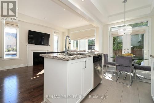 39 Caliber Court, King (Nobleton), ON - Indoor Photo Showing Kitchen With Upgraded Kitchen