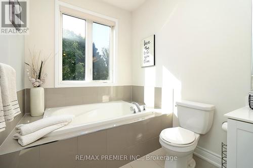 39 Caliber Court, King (Nobleton), ON - Indoor Photo Showing Bathroom