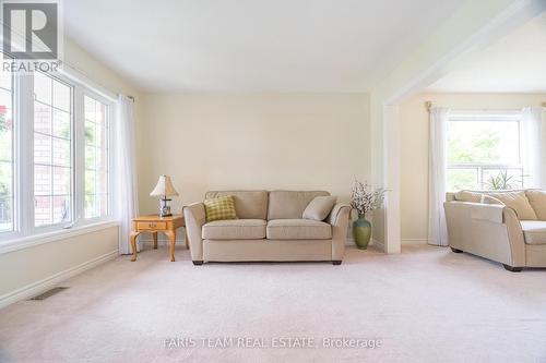 19 Sumac Street, Barrie (Innis-Shore), ON - Indoor Photo Showing Living Room