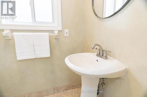 19 Sumac Street, Barrie (Innis-Shore), ON - Indoor Photo Showing Bathroom