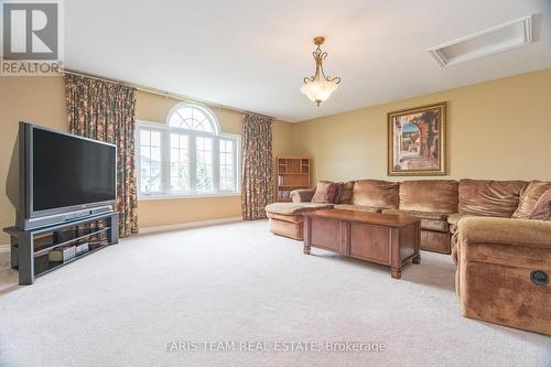 19 Sumac Street, Barrie (Innis-Shore), ON - Indoor Photo Showing Living Room