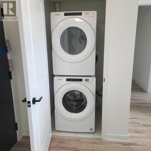 1705 - 335 Wheat Boom Drive S, Oakville, ON - Indoor Photo Showing Laundry Room