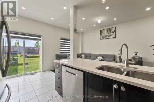 126 Cookview Drive, Brampton (Sandringham-Wellington), ON - Indoor Photo Showing Kitchen With Double Sink With Upgraded Kitchen