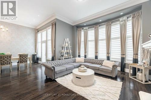 6 Hickory Ridge Court, Brampton, ON - Indoor Photo Showing Living Room