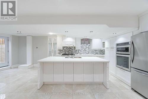 6 Hickory Ridge Court, Brampton (Credit Valley), ON - Indoor Photo Showing Kitchen With Upgraded Kitchen