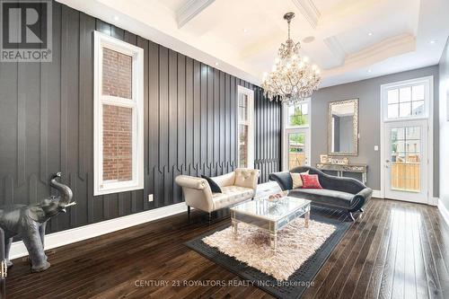 6 Hickory Ridge Court, Brampton, ON - Indoor Photo Showing Living Room