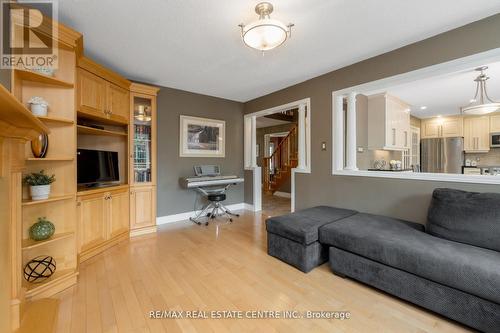 7271 Windrush Court, Mississauga (Meadowvale), ON - Indoor Photo Showing Living Room