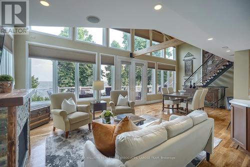 4 - 75 Maple Avenue S, Mississauga (Port Credit), ON - Indoor Photo Showing Living Room