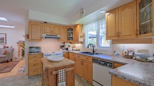 2383 Ayrshire Court, Kelowna, BC - Indoor Photo Showing Kitchen With Double Sink