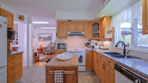 2383 Ayrshire Court, Kelowna, BC - Indoor Photo Showing Kitchen With Double Sink