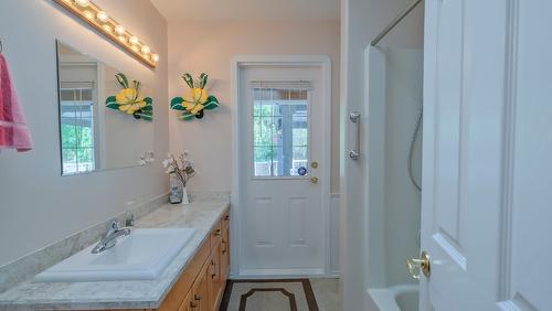 2383 Ayrshire Court, Kelowna, BC - Indoor Photo Showing Bathroom