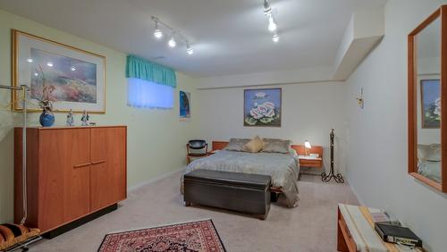 2383 Ayrshire Court, Kelowna, BC - Indoor Photo Showing Bedroom