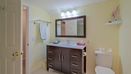 2383 Ayrshire Court, Kelowna, BC - Indoor Photo Showing Bathroom