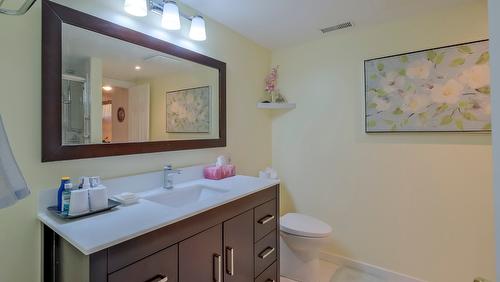 2383 Ayrshire Court, Kelowna, BC - Indoor Photo Showing Bathroom