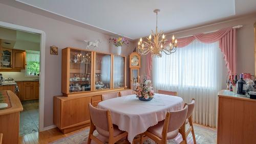 2383 Ayrshire Court, Kelowna, BC - Indoor Photo Showing Dining Room