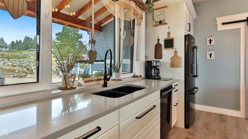 137 Eagle Point, Osoyoos, BC - Indoor Photo Showing Kitchen With Double Sink