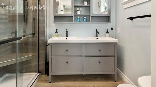 137 Eagle Point, Osoyoos, BC - Indoor Photo Showing Bathroom