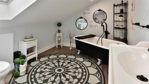 137 Eagle Point, Osoyoos, BC - Indoor Photo Showing Bathroom