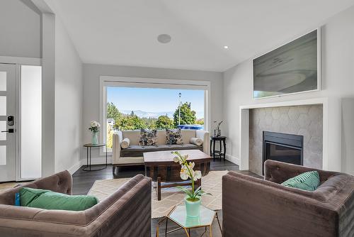 2227 Shannon Woods Place, West Kelowna, BC - Indoor Photo Showing Living Room With Fireplace