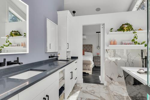 2227 Shannon Woods Place, West Kelowna, BC - Indoor Photo Showing Bathroom