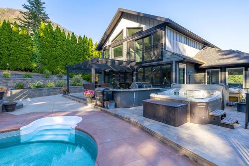 2227 Shannon Woods Place, West Kelowna, BC - Outdoor With In Ground Pool With Deck Patio Veranda