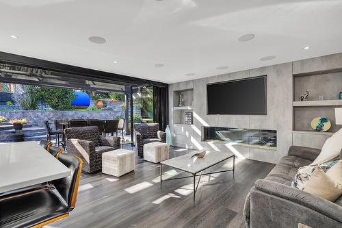 2227 Shannon Woods Place, West Kelowna, BC - Indoor Photo Showing Living Room With Fireplace