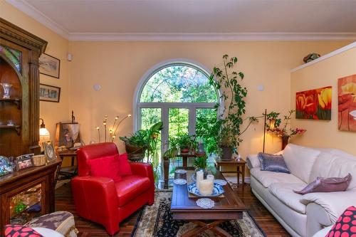 1371 18 Street, Salmon Arm, BC - Indoor Photo Showing Living Room