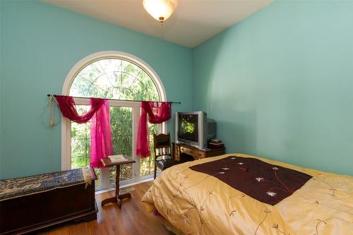 1371 18 Street, Salmon Arm, BC - Indoor Photo Showing Bedroom