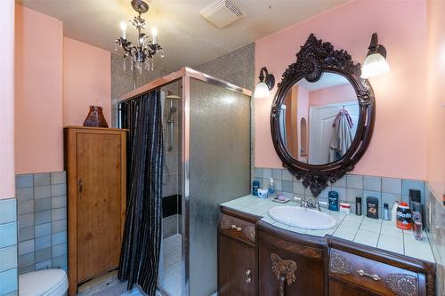 1371 18 Street, Salmon Arm, BC - Indoor Photo Showing Bathroom