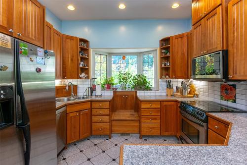 1371 18 Street, Salmon Arm, BC - Indoor Photo Showing Kitchen With Double Sink