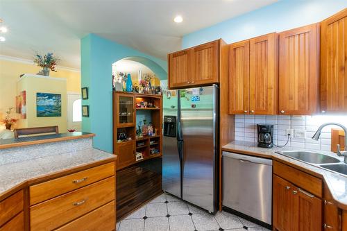 1371 18 Street, Salmon Arm, BC - Indoor Photo Showing Kitchen With Double Sink