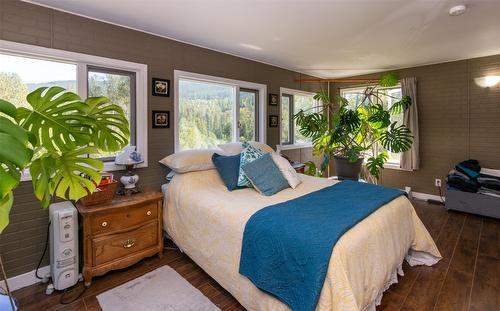 2904 Enderby Mabel Lake Road, Enderby, BC - Indoor Photo Showing Bedroom