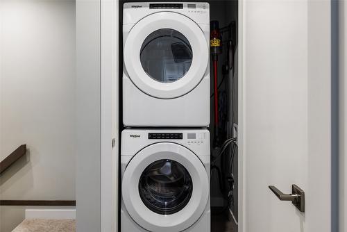 #2-1033 Stockwell Avenue, Kelowna, BC - Indoor Photo Showing Laundry Room