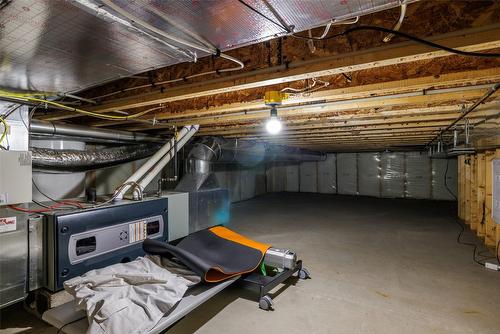 #2-1033 Stockwell Avenue, Kelowna, BC - Indoor Photo Showing Basement