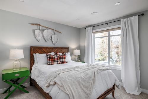 #2-1033 Stockwell Avenue, Kelowna, BC - Indoor Photo Showing Bedroom