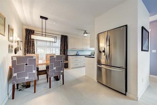 1521 Ross Road, West Kelowna, BC - Indoor Photo Showing Kitchen